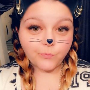 Meet your Posher, Crystal